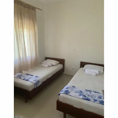 Comfortable With Huge Yard, Near The Sea. بيت للعطل