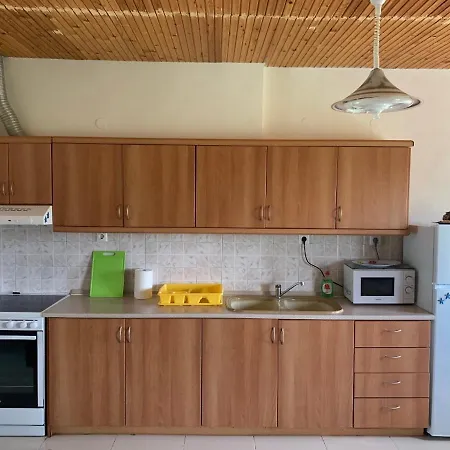 بيت للعطل Comfortable With Huge Yard, Near The Sea. أوليمبياذا